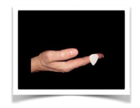 How to hold the pick