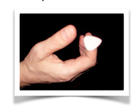 How to grip the plectrum