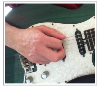 alternate picking plectrum alignment