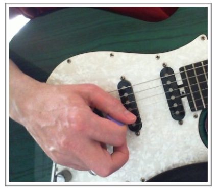 plectrum alignment for correct alternate picking