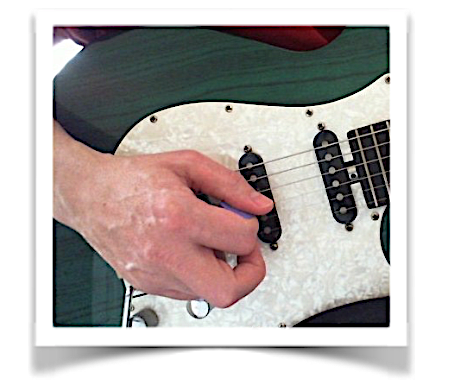 alternate, picking, guitar, technique, hand, aligned, correctly, 